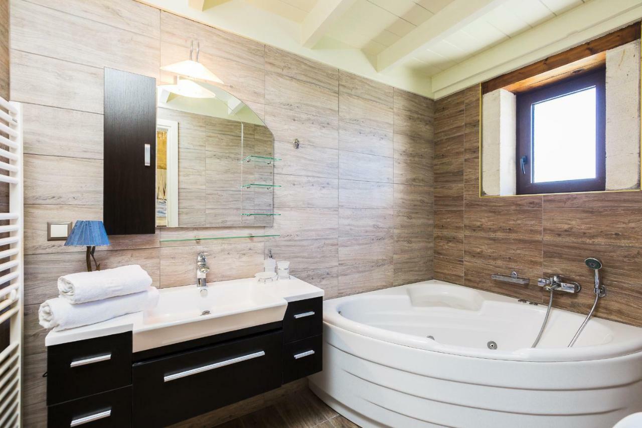 Caramel Villa, With 40M2 Pool & Spa Whirlpool, By Thinkvilla Pánormos Exteriör bild